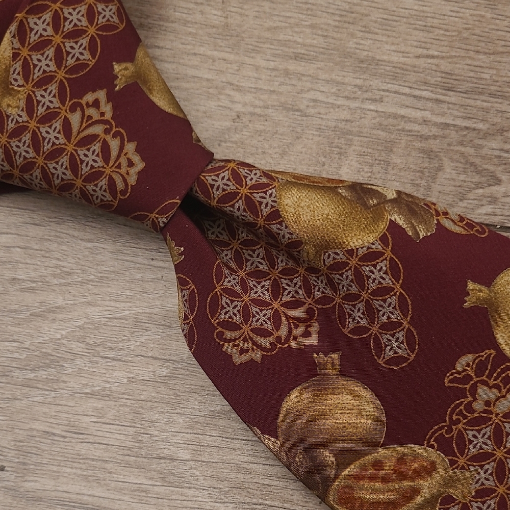 VALENTINO Italy Dark Red Gold Green Fruit Pattern Mens Silk Tie‎ VTG RARE